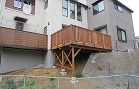 傾斜地のウッドデッキ1 傾斜地のウッドデッキ1