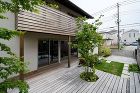 仮のリビングとアウトドアリビングをもつ家 仮のリビングとアウトドアリビングをもつ家