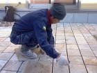タイルに目地を入れます タイルに目地を入れます