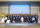 Image: Commemorative photo of winners and related parties Image: Commemorative photo of winners and related parties