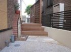 乱形石貼りと洗い出しの明るい雰囲気の駐輪場 さいたま 乱形石貼りと洗い出しの明るい雰囲気の駐輪場 さいたま