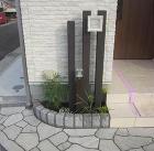 川越市新築外構 玄関周り ディーズガーデンのファンクションティンバー80角 川越市新築外構 玄関周り ディーズガーデンのファンクションティンバー80角