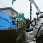 さすが鎌倉、大きな岩を発見!! これをすべて撤去し、道路側に駐車スペースを作成します。 さすが鎌倉、大きな岩を発見!! これをすべて撤去し、道路側に駐車スペースを作成します。