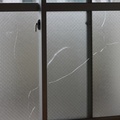 電気硝子建材、ガラスの「熱割れ」はなぜ起こるのか? 強靭な防火ガラス「ファイアライト」の安心 電気硝子建材、ガラスの「熱割れ」はなぜ起こるのか? 強靭な防火ガラス「ファイアライト」の安心