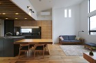 色彩のグラデーションが美しい勾配天井のLDKの画像 色彩のグラデーションが美しい勾配天井のLDKの画像
