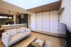 リビングと絶妙に調和する縦繁障子の画像 リビングと絶妙に調和する縦繁障子の画像