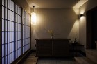 趣のある塗り壁や下駄箱で、味わい深い雰囲気を演出の画像 趣のある塗り壁や下駄箱で、味わい深い雰囲気を演出の画像