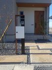 木調素材と庭木がナチュラルな雰囲気を引き立てるオープン外構 栗東市 木調素材と庭木がナチュラルな雰囲気を引き立てるオープン外構 栗東市