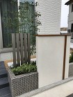 玄関への動線が左右にあるアプローチ 広島...