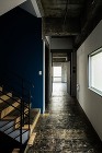 階段室はPタイルを剥がし壁・天井面を塗装。 階段室はPタイルを剥がし壁・天井面を塗装。