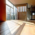 広間に光が差し込む 広間に光が差し込む