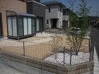雑草が生えにくい樹脂舗装の明るいお庭 (郡山市 H様邸) 雑草が生えにくい樹脂舗装の明るいお庭 (郡山市 H様邸)