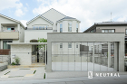 建物は塗り壁が中心でしたが、外構は敢えて素材を変える事で、敷地全体の立体感を演出しています。 建物は塗り壁が中心でしたが、外構は敢えて素材を変える事で、敷地全体の立体感を演出しています。