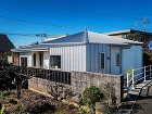 屋根が延長してできた外壁。 屋根が延長してできた外壁。
