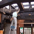 従前建物の解体前には大工が骨組みに番付（附号）を描き込んでいきます　それをもとに再び組み上げることができます