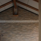 吹きさらしのアプローチはのぼり梁あらわしのおおらかな空間です 吹きさらしのアプローチはのぼり梁あらわしのおおらかな空間です