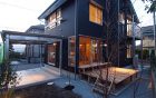 施工例 ページ 3 住宅工房 | 東京多... OMの家。ガレージをくぐると、庭と周辺環...