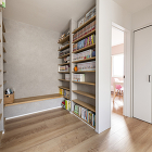 2階ホールには家族みんなで使える本棚を設置 2階ホールには家族みんなで使える本棚を設置