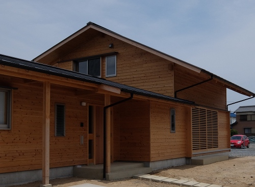 「四日市Hさんのいえ」オープンハウス。軒の深い大屋根と吹抜のいえ