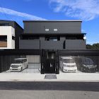 ２世帯で奏でる新しい暮らしは広々間口のスタイリッシュな外観 アイキャッチ画像