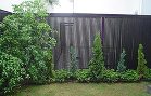マンションのウッドデッキ、目隠しフェンス... サイプレス材を使った目隠しフェンス
