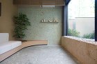 華やかなエントランスホール | 施工事例... https://riviera.jp/content/images/WORKS/WORKS_CERAMICTILE/FRAMMENTA/250310_2310-018-KS02_ZE-0622_(1)_pop.jpg