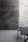 濃炭色の大理石調タイルが重厚感を醸しだす... https://riviera.jp/content/images/WORKS/WORKS_CERAMICTILE/MARVELUX/240719_2404_019_DS_ZAA-0113(9)_pop.jpg