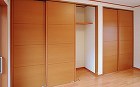 高砂の家|木製建具の使い方の工夫 収納扉を開けた状態