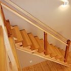 写真：檜の木製階段