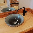 香寺の家｜檜の手洗いカウンターを持つ和の... 写真：トイレ