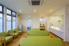 ひぐち内科胃腸科クリニック|事例紹介|株... 待合室