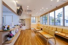 こがファミリー内科|事例紹介|株式会社真... 待合室