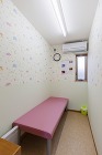 こがファミリー内科|事例紹介|株式会社真... 隔離室