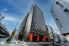 アパホテル〈秋葉原駅北〉 - Works... https://www.shikiken.co.jp/wp-content/uploads/2024/11/works_049_01.jpg