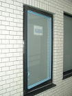 エアコンが自動保温?!真空ガラスの施工例... シーリング中