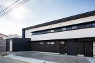 中庭が風と光をもたらす二世帯住宅 アイキャッチ画像