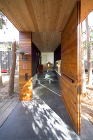IFM 森を奔る回廊 | 都市建築設計集... 森を奔る回廊　チーク材の玄関扉