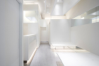 WORKS | 平岡建築デザイン 　歯科... https://hiraoka-architects.com/wp/wp-content/uploads/2018/08/MGM6688-Pano-Editss.jpg