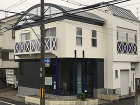 個性的で可愛い外観の店舗…シックでモダンな感じに塗装しました！アーチ部分の板金工事が職人さんの腕の見せ所です^^