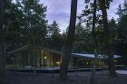 AT-TATESINA|別荘建築|施工実... AT-TATESINAの夕暮れに佇む外観...