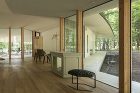 AT-TATESINA|別荘建築|施工実... AT-TATESINAの大きな窓が外壁と...