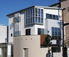 市街地の3階建て