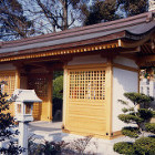 白島稲荷神社　拝殿屋根勾配のゆるい割拝殿