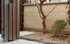 スタイリッシュなカーポートが目を引く車庫... マイポートネクスト EVスタンド