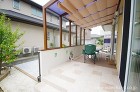 シンプルながら違いの出るデザインの腰壁 ...