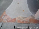 ピンクの乱張りと洗い出しのアプローチ |...