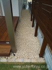 塗り壁とモザイクタイルの門柱　Zimaテ...