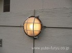 ステンレス目地がアクセントに入った門柱 ...