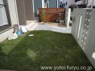 福岡市 外構工事施工事例|芝生と目隠しフ...
