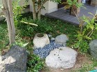 和風の舗装とスタンプコンクリートのテラス... 坪庭